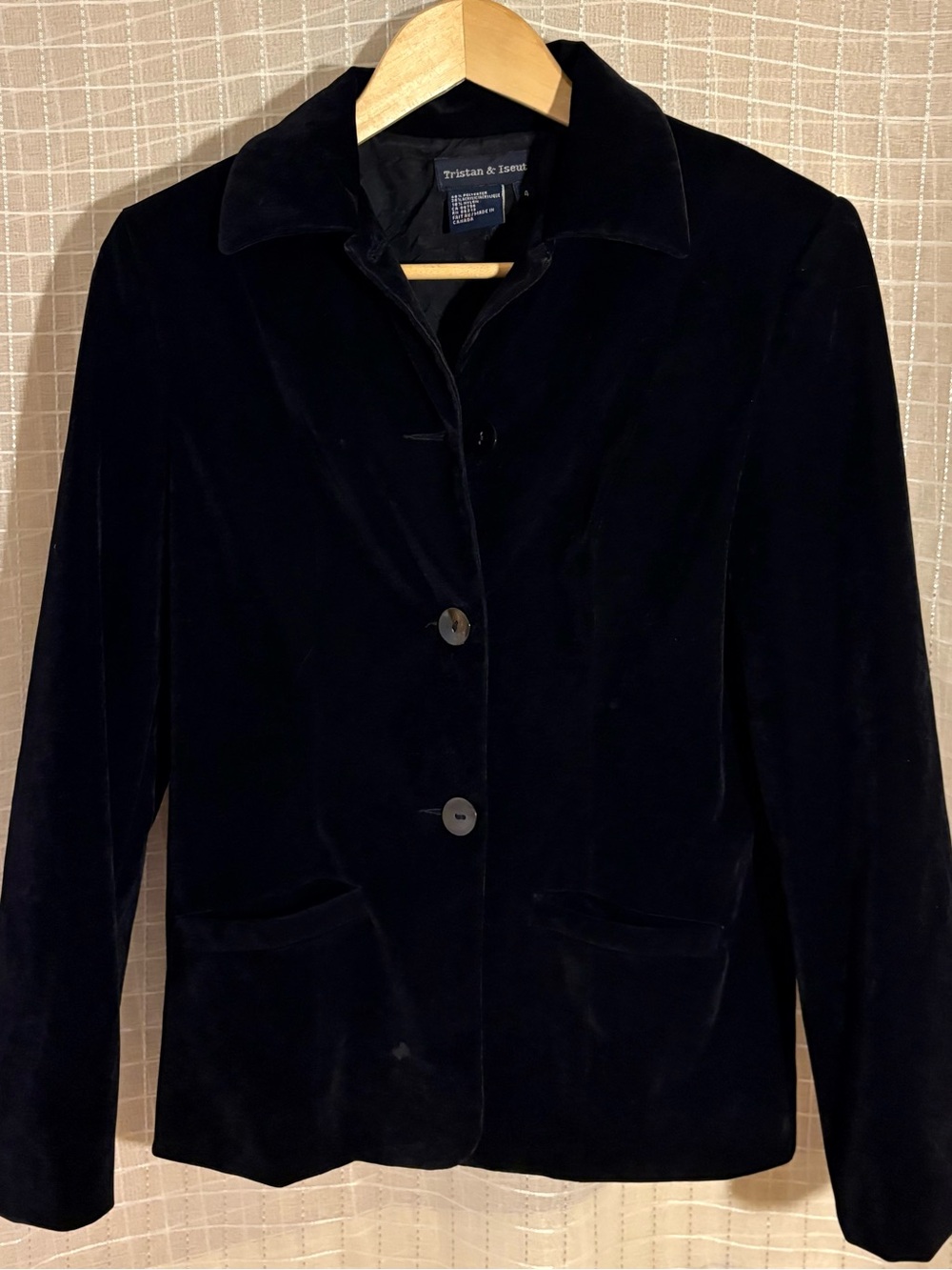 Tristan  & Iseut Black Velvet Button-Front Blazer